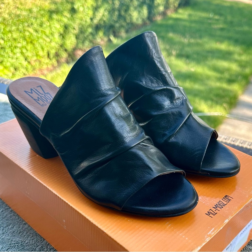 Miz Mooz Ainsley Black 39 New in Box